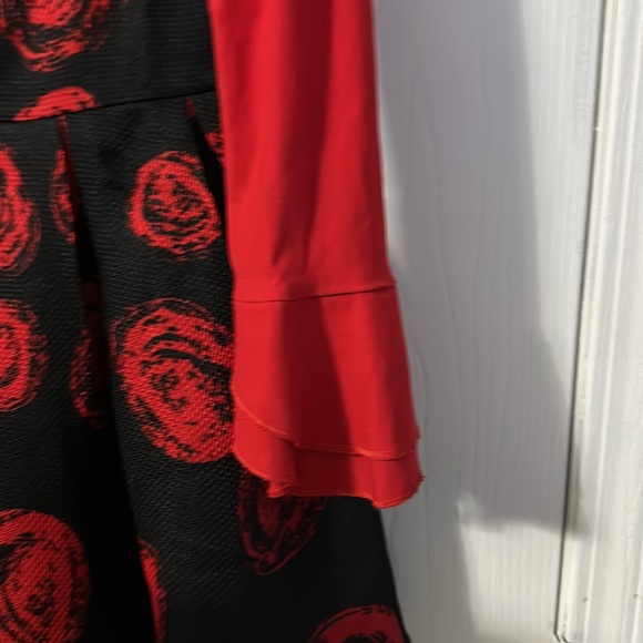 Red Off-shoulder dress with ruffle sleeves - Picture 4 of 6